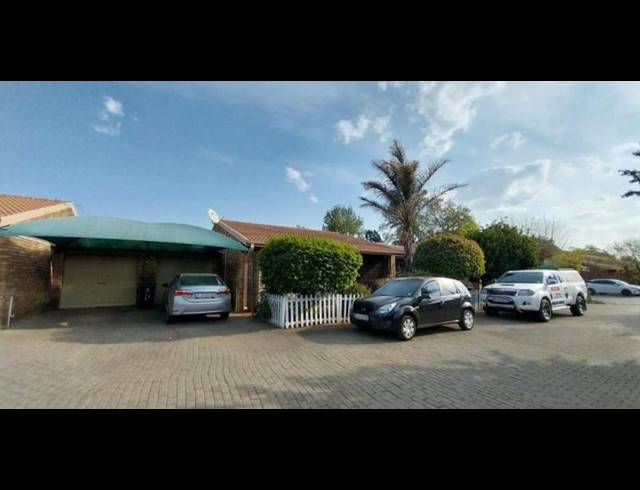 3 BEDROOM TOWNHOUSE FOR SALE IN BRACKENDOWNS